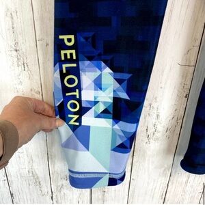 PELOTON X W.I.TH. Bowie High Waist Reversible Capris Pyramid Workout Leggings LG